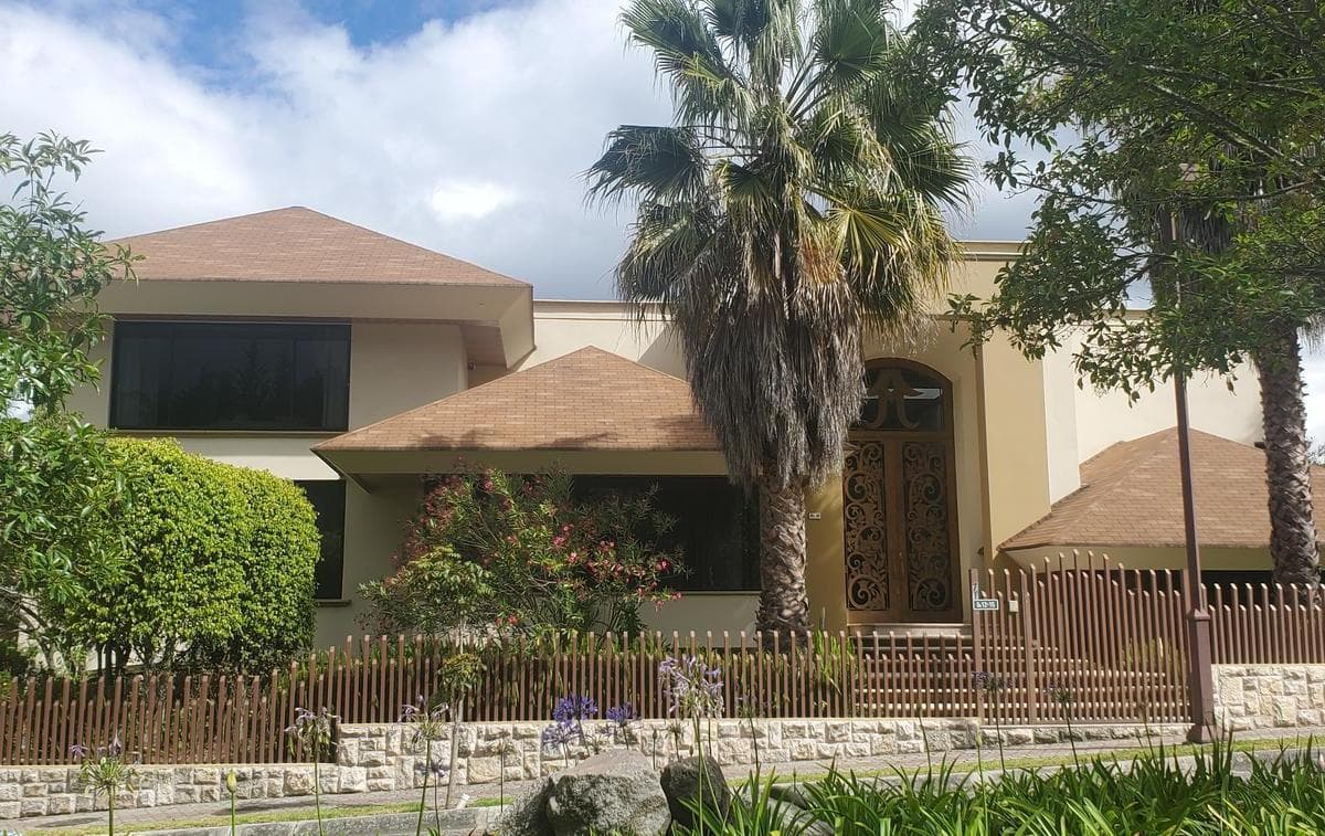 Venta Casa de Lujo 4 Dorm. Urb. Exclusiva Sector Rancho San Francisco — imagen 1