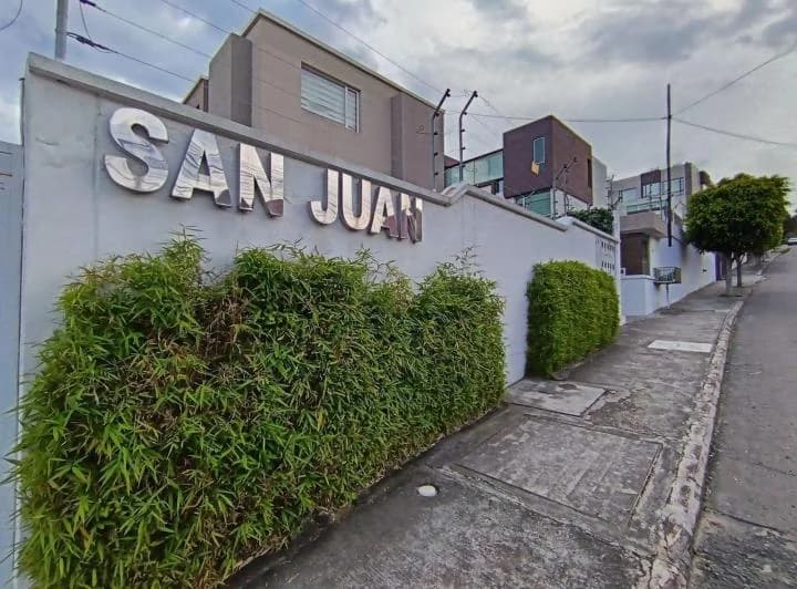 Casa Moderna en Venta, San Juan de Cumbayá, Quito — imagen 1