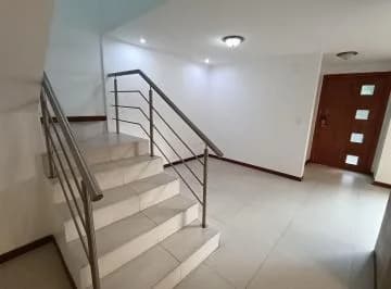 Casa Moderna en Venta, San Juan de Cumbayá, Quito — imagen 2