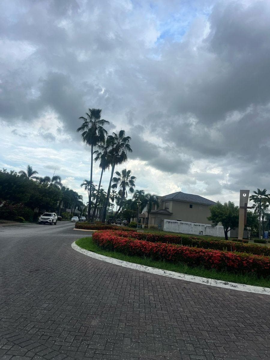 Samborondón Km 7 Laguna del Sol Terreno Al Lago en Venta, Guayas — imagen 9