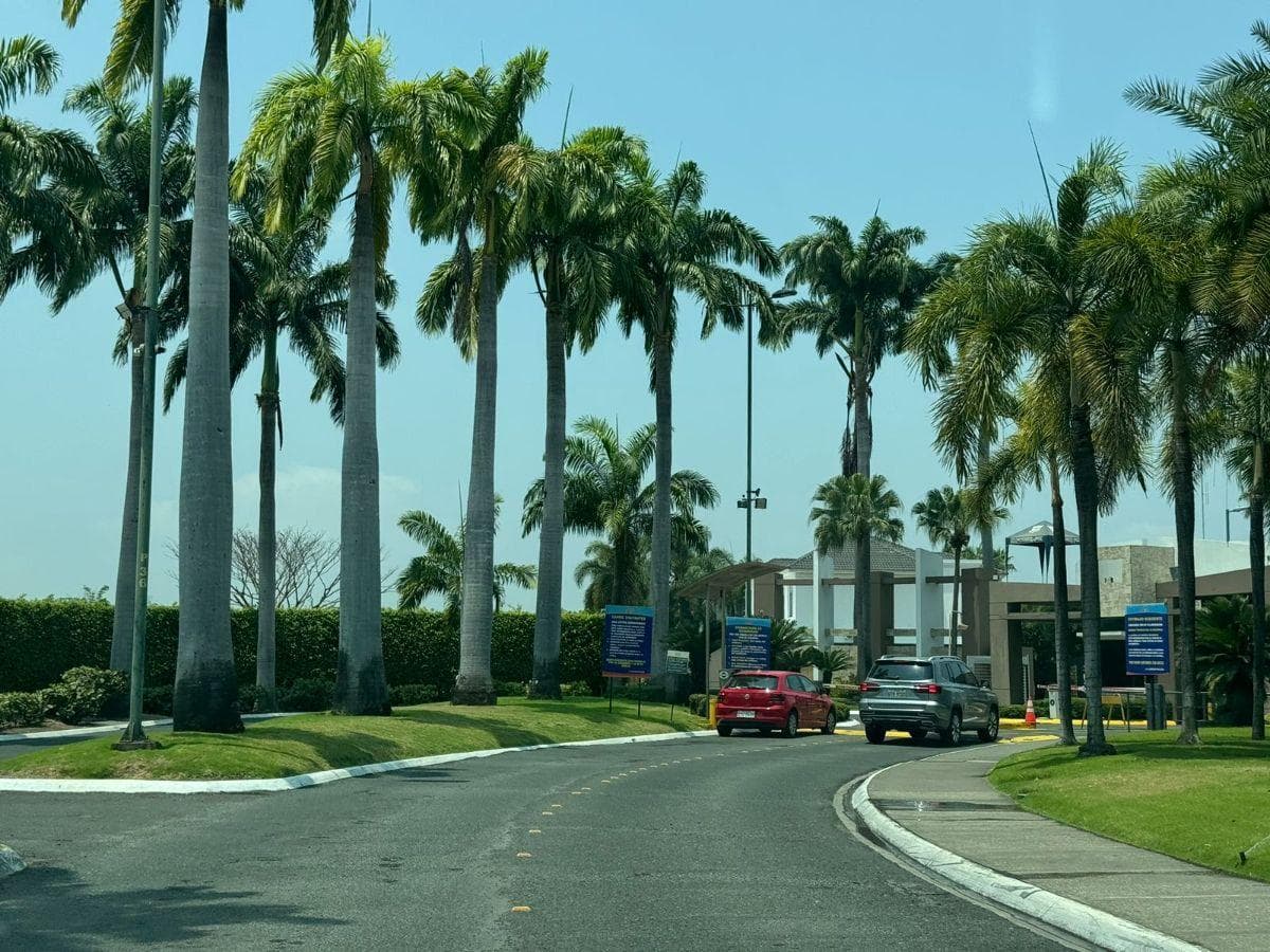Samborondón Km 7 Laguna del Sol Terreno Al Lago en Venta, Guayas — imagen 4