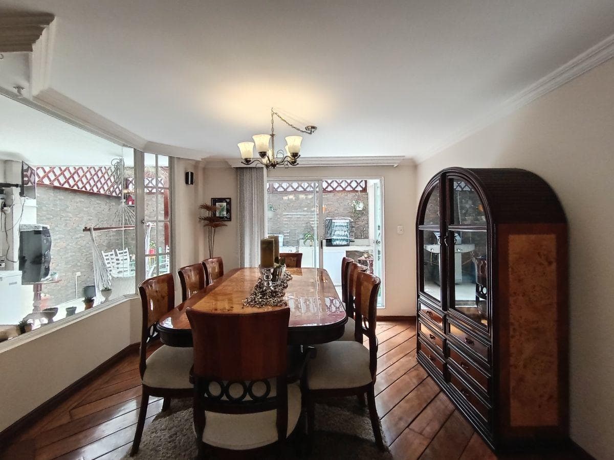 Hermosa Casa de 220 m² con 4 Dorm. en Venta en Amagasí — imagen 8