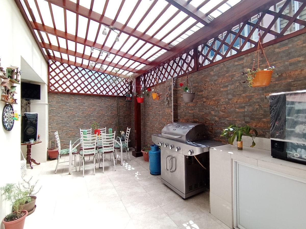 Hermosa Casa de 220 m² con 4 Dorm. en Venta en Amagasí — imagen 3
