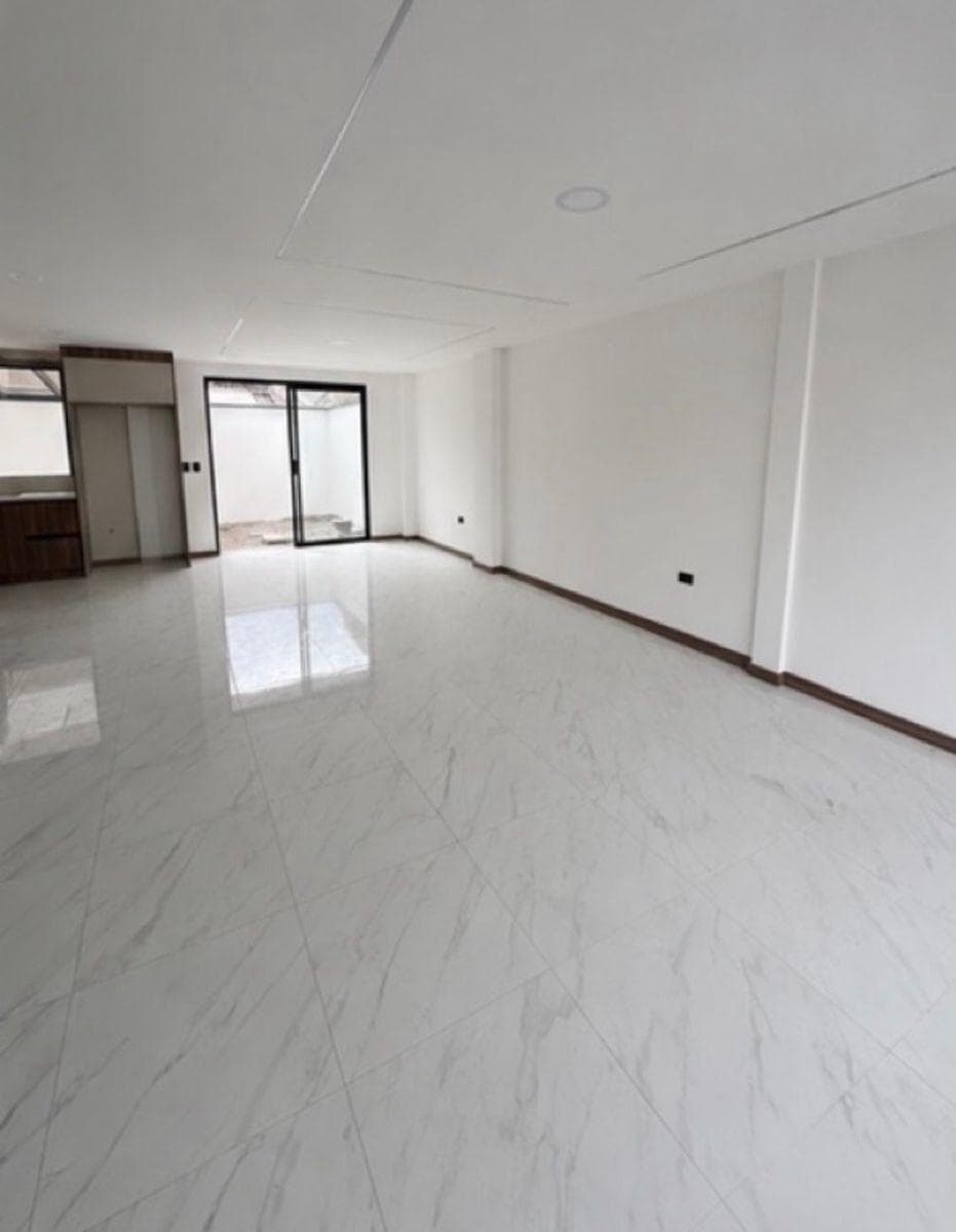 ¡Oportunidad Única en Ochoa León! Casa Moderna en Venta, Azuay — imagen 10