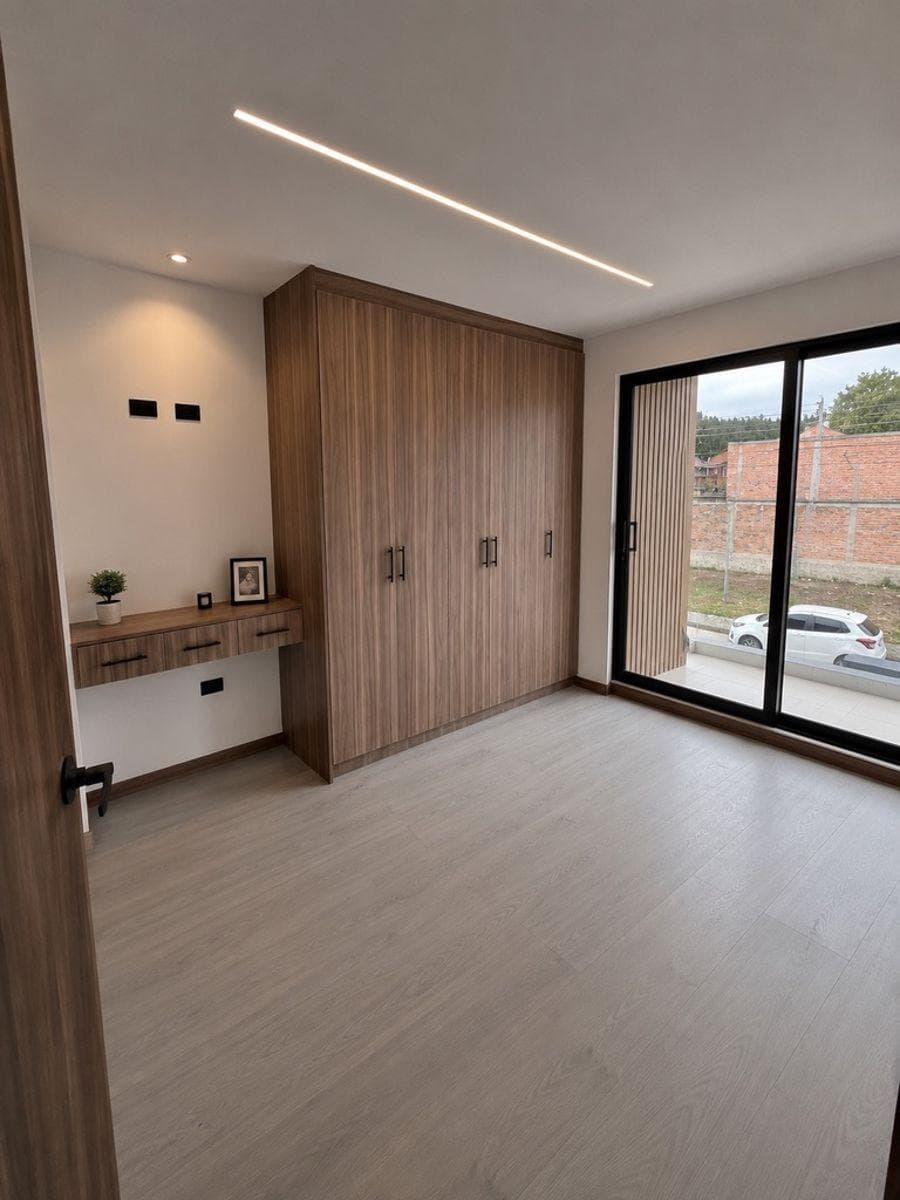 ¡Oportunidad Única en Ochoa León! Casa Moderna en Venta, Azuay — imagen 8