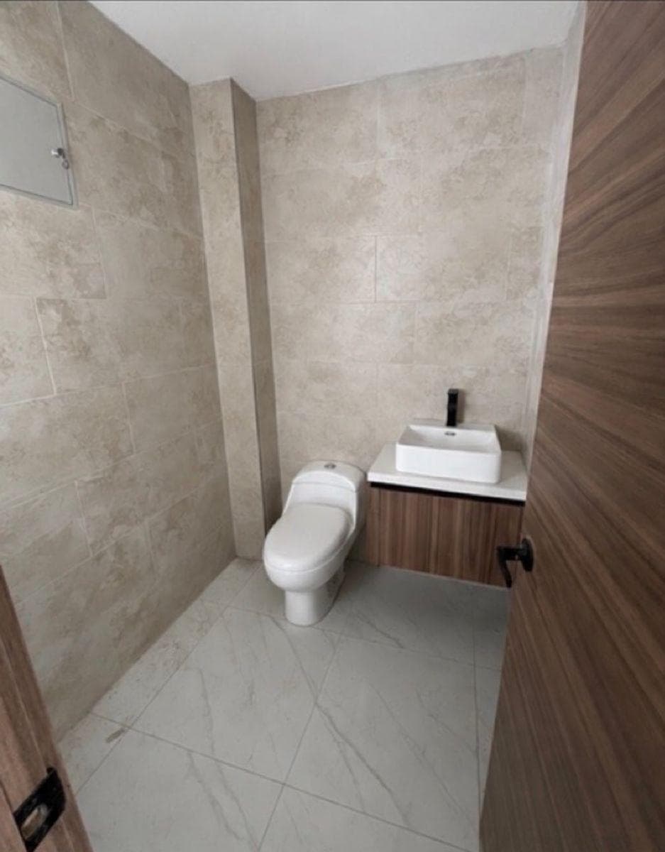 ¡Oportunidad Única en Ochoa León! Casa Moderna en Venta, Azuay — imagen 4