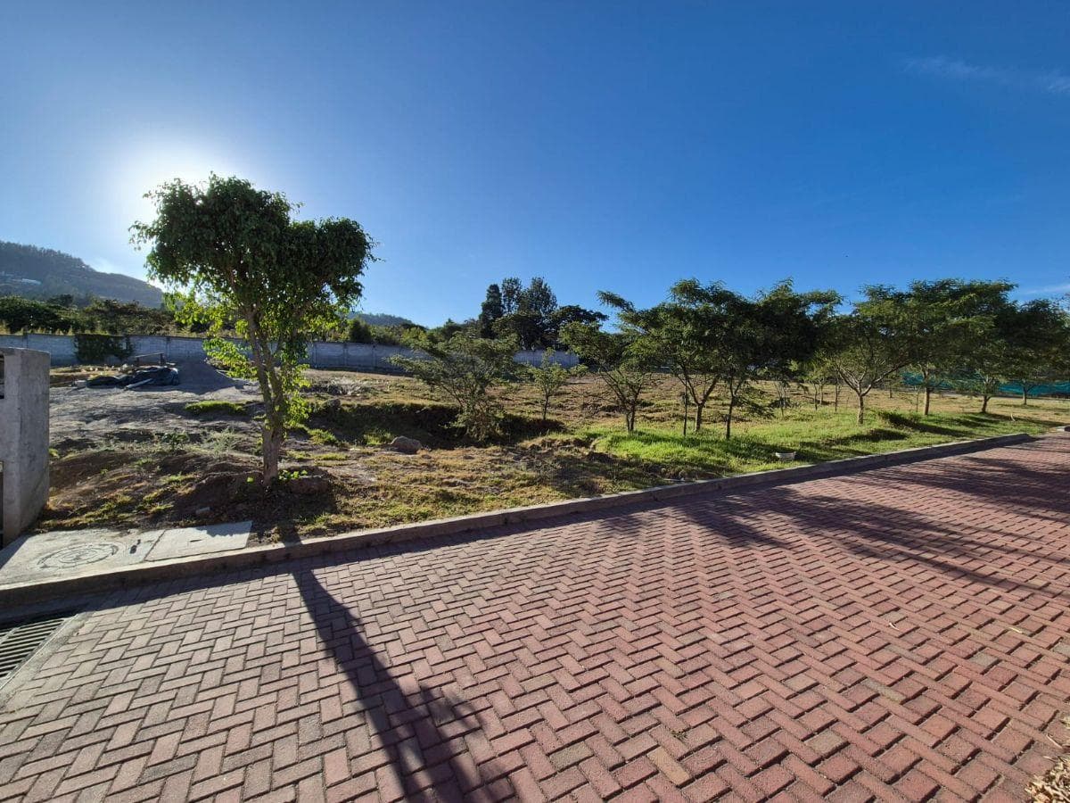 Terreno de 574 m² en Venta en El Sector de Nayón — imagen 1