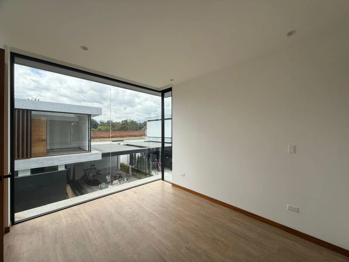 Hermosa Casa Moderna de Venta en Urbanización Privada Puembo! a Estrenar! — imagen 5