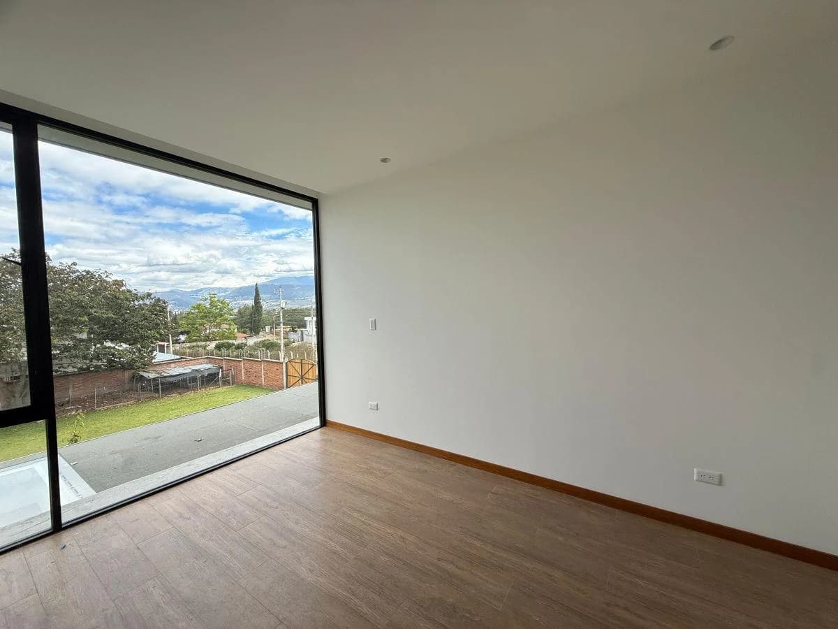 Hermosa Casa Moderna de Venta en Urbanización Privada Puembo! a Estrenar! — imagen 4