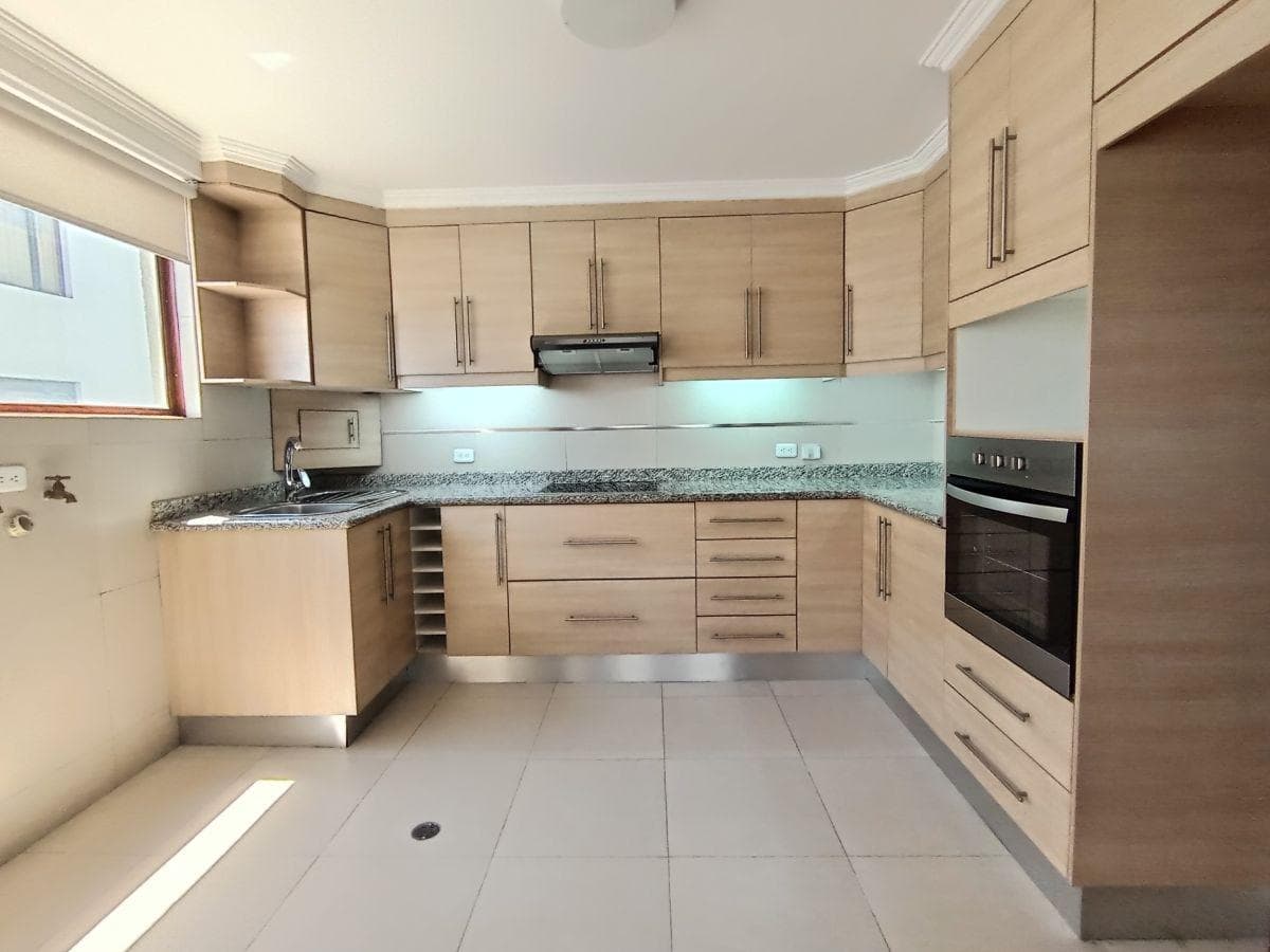 Departamento Como Nuevo 97 m² con 2 Dorm. en Venta en La Urb. Jardines de Amagasí — imagen 8