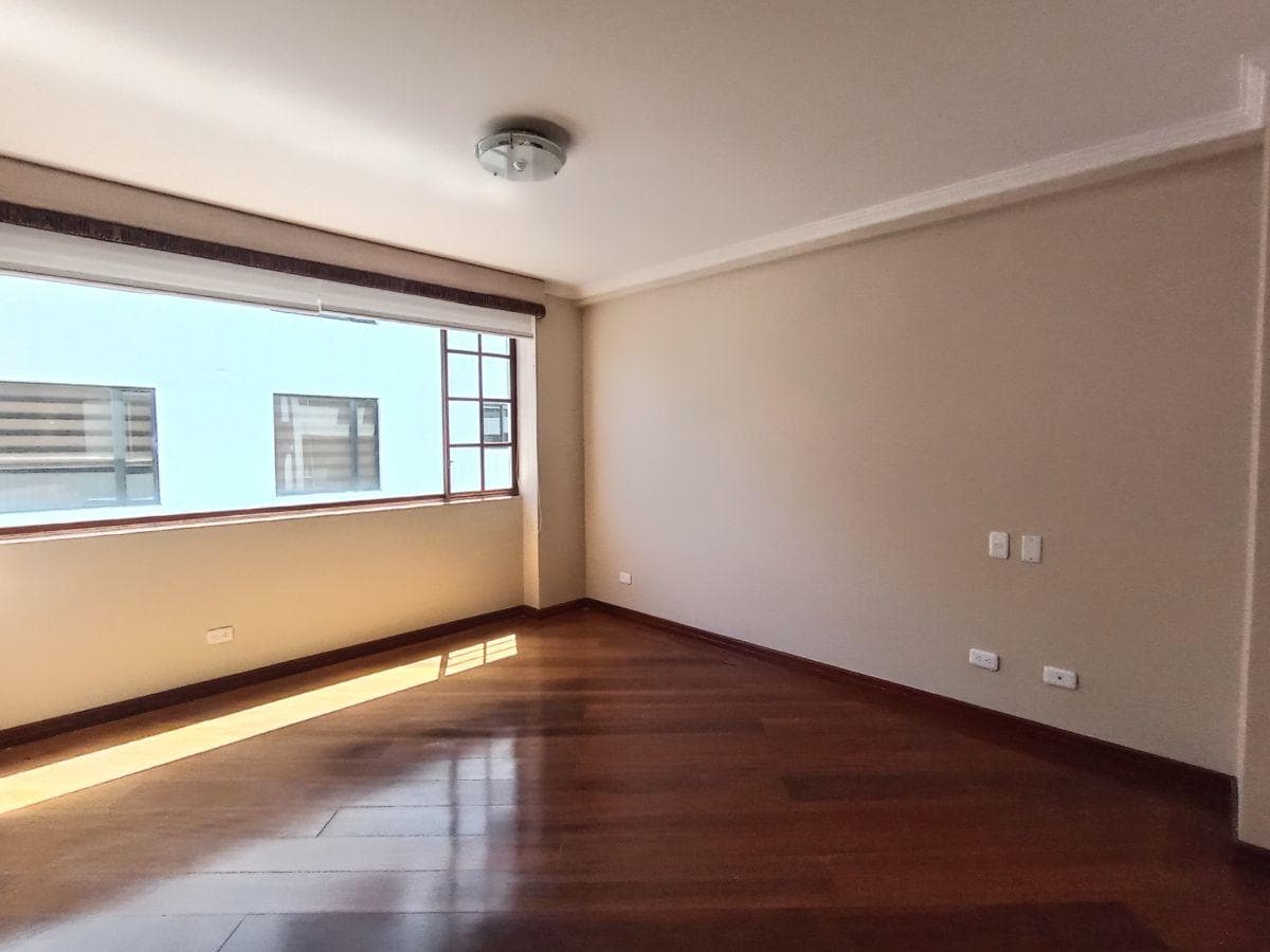Departamento Como Nuevo 97 m² con 2 Dorm. en Venta en La Urb. Jardines de Amagasí — imagen 2