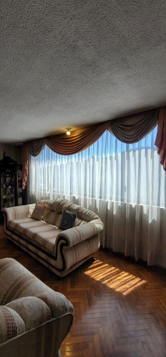 Casa Rentera de Venta en La Vicentina, Quito — imagen 2