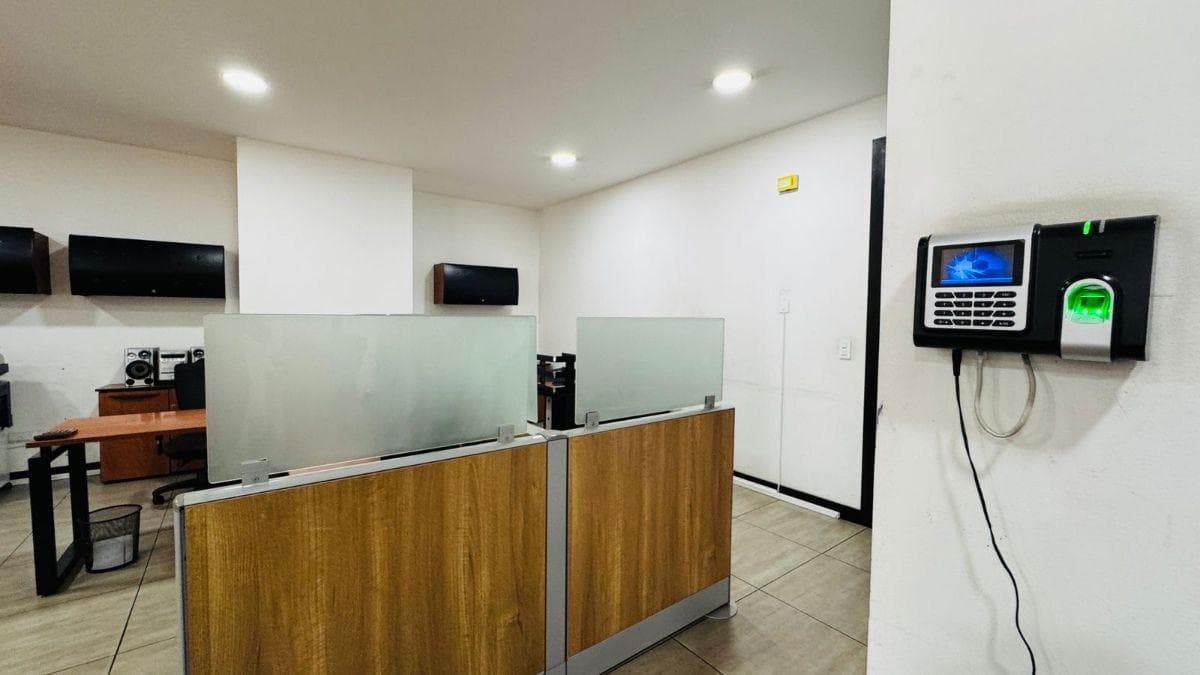 Oficina en Venta Sector La Carolina con Terraza Edificio Moderno — imagen 8