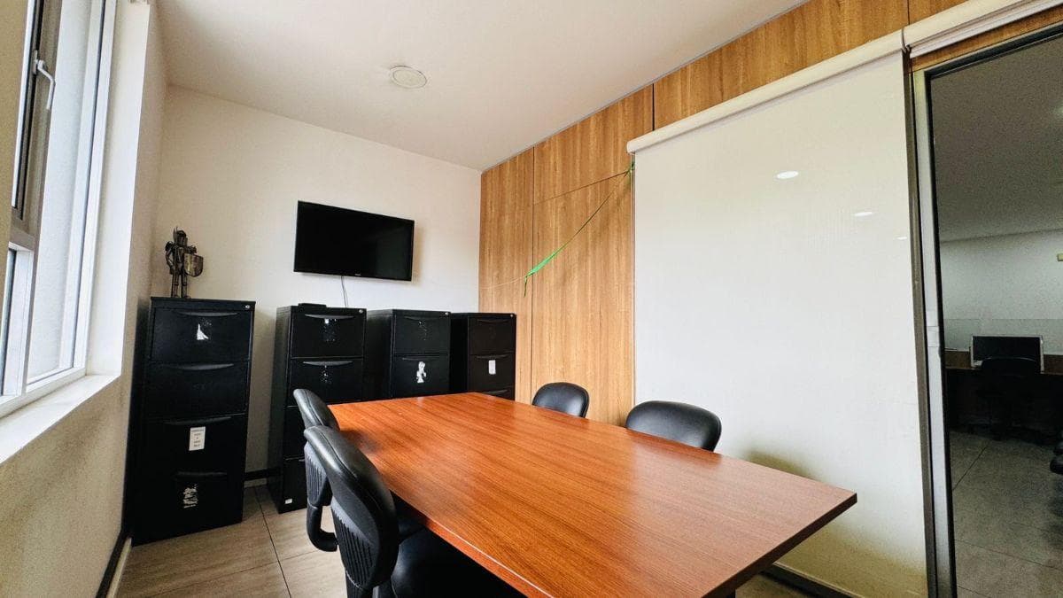Oficina en Venta Sector La Carolina con Terraza Edificio Moderno — imagen 3