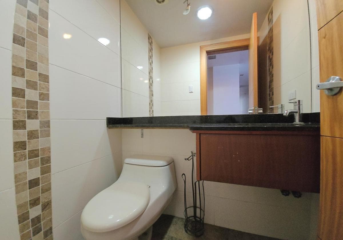 Venta Departamento de Oportunidad en Urb. Jardines de Amagasi con Seguridad de Primera, Solca — imagen 5