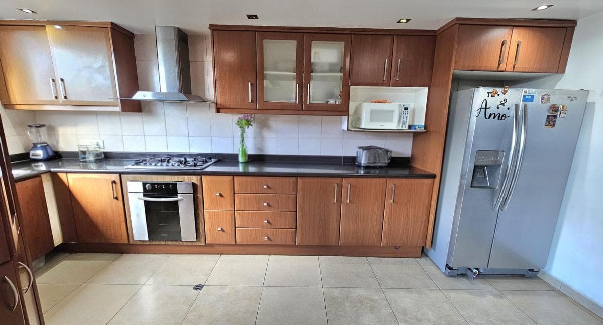 Venta Departamento de Oportunidad en Urb. Jardines de Amagasi con Seguridad de Primera, Solca — imagen 3