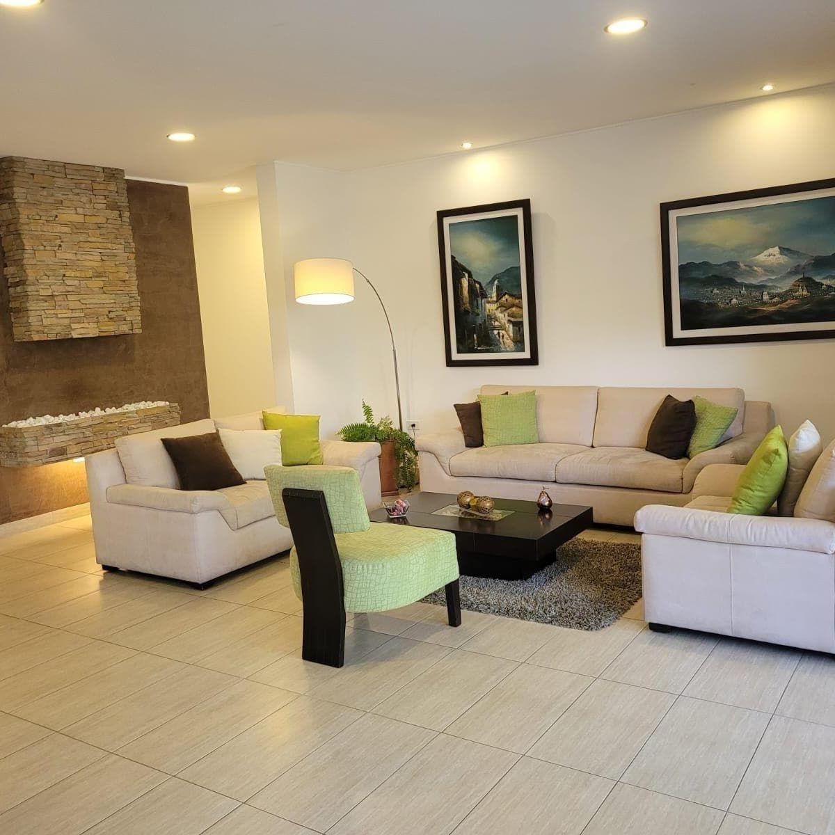 Valle de Los Chillos Departamento con Balcón en Venta Dentro de Urbanización Sector Playa Chica — imagen 1