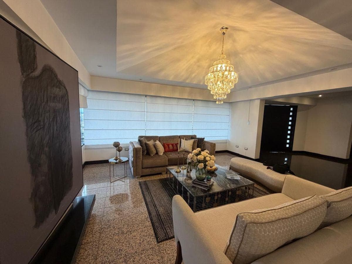 Exclusiva Casa de Lujo en Quito Tenis de Venta — imagen 1