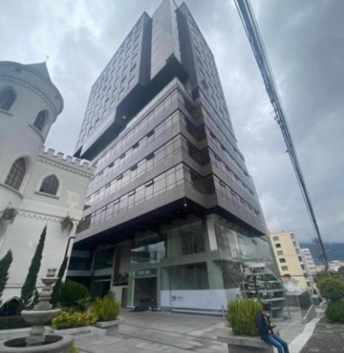 Oficina de Venta, 100 m² Edificio Corporativo, Tamayo y Baquerizo Moreno — imagen 1