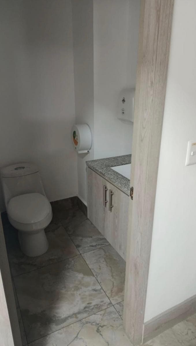 Oficina de Venta, 100 m² Edificio Corporativo, Tamayo y Baquerizo Moreno — imagen 4