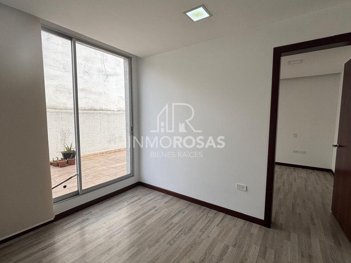 Oportunidad $82.900! Vendo Dpto de 2 Dorm. con 1 Parq. Ponceano Alto Edif. con Ascensor — imagen 2