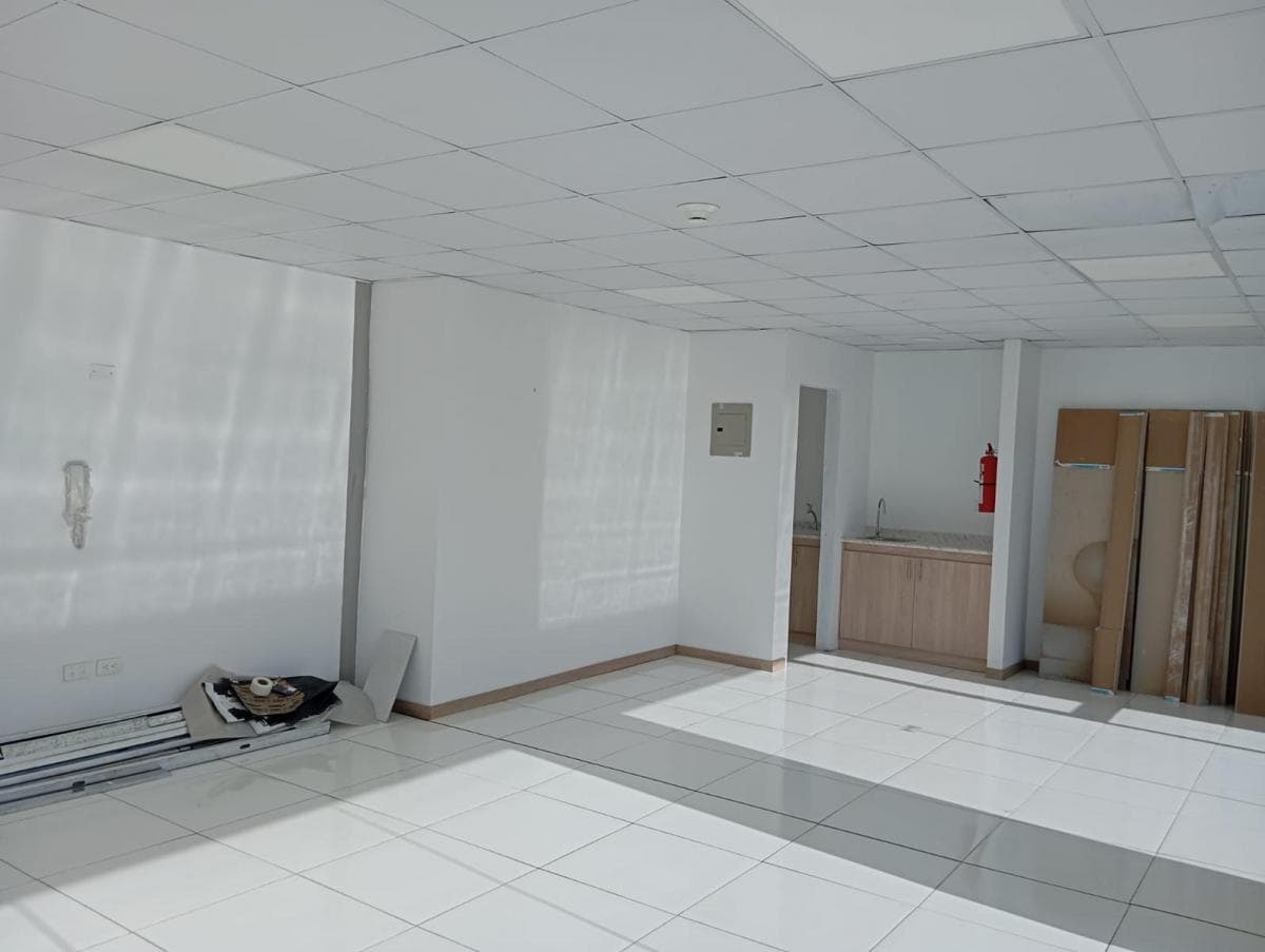 Oficinas y Consultorios de Venta por Estrenar | Sector Hospital Axxis | Supermaxi Granda Centeno — imagen 4