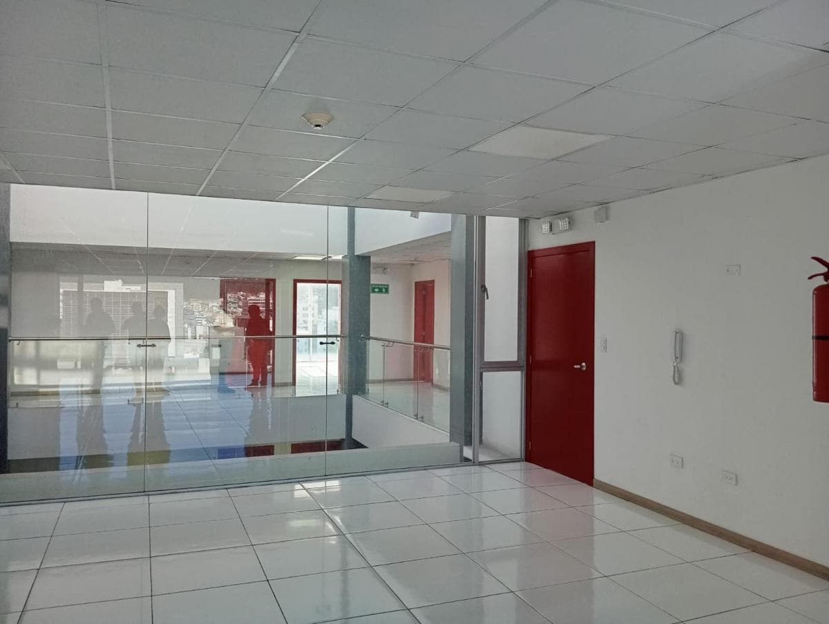 Oficinas y Consultorios de Venta por Estrenar | Sector Hospital Axxis | Supermaxi Granda Centeno — imagen 3