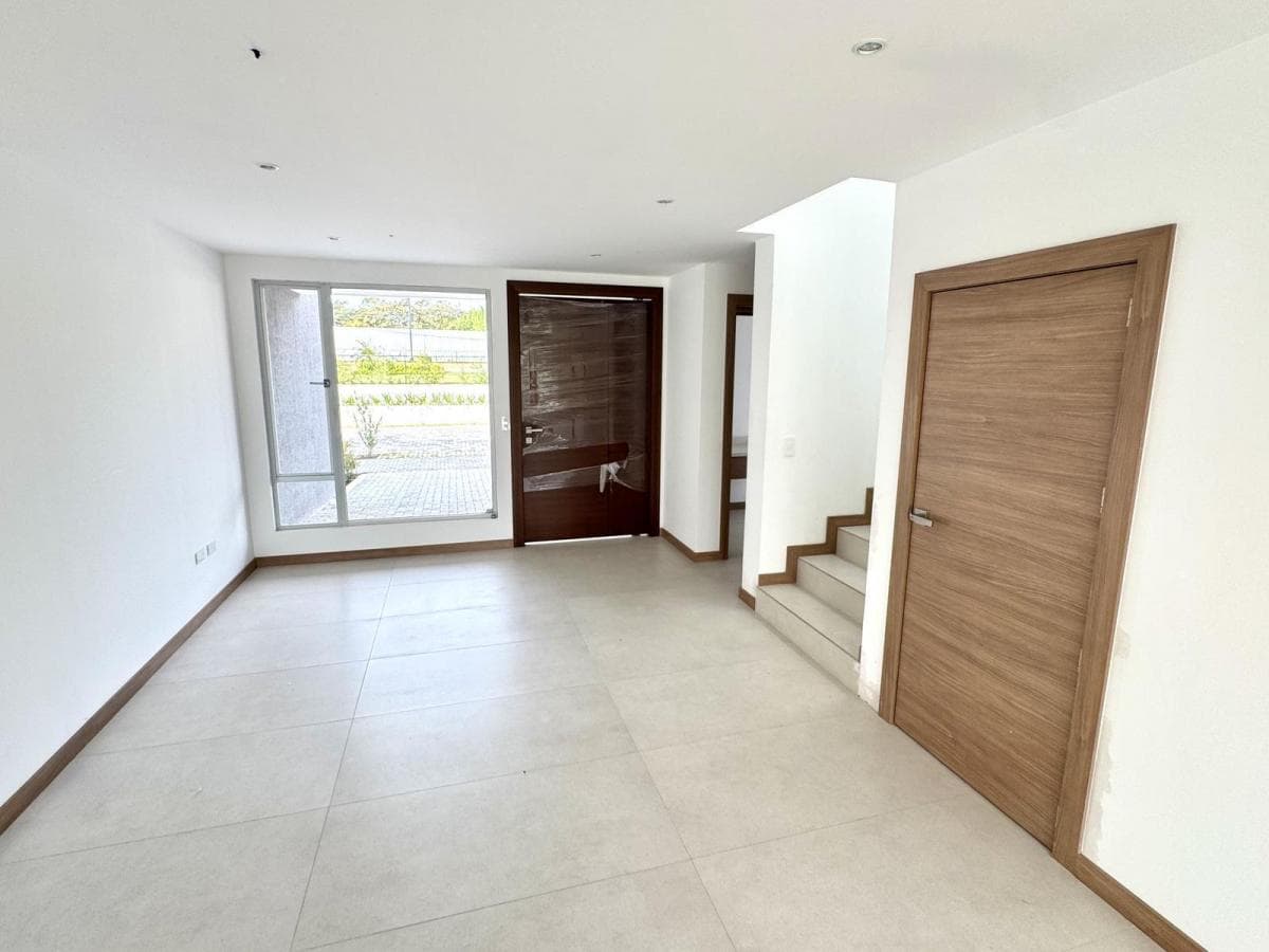 Puembo 157.54 m² en Venta Casa Dos Plantas 3 Habitaciones con Jardin y Pergola — imagen 6