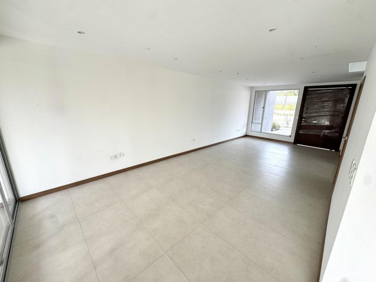 Puembo 157.54 m² en Venta Casa Dos Plantas 3 Habitaciones con Jardin y Pergola — imagen 3