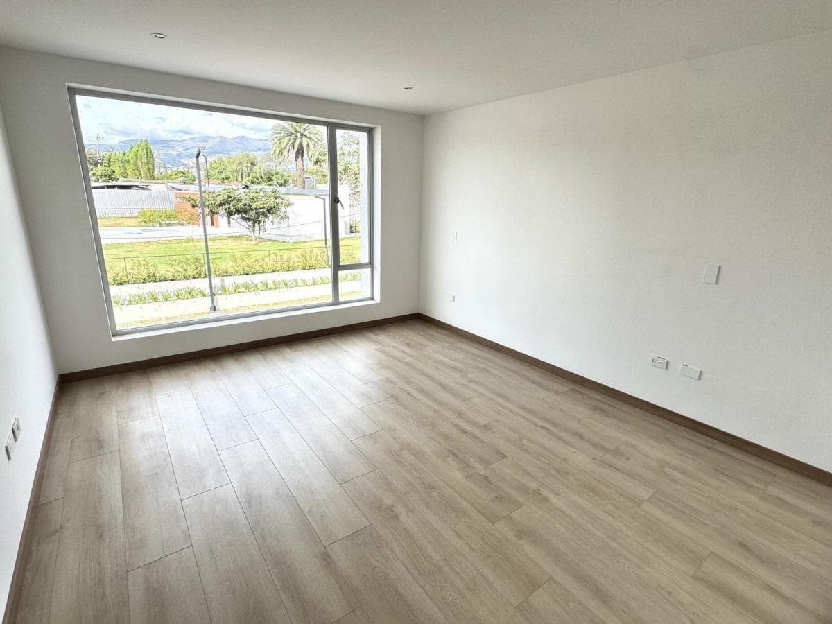 Puembo 157.54 m² en Venta Casa Dos Plantas 3 Habitaciones con Jardin y Pergola — imagen 2