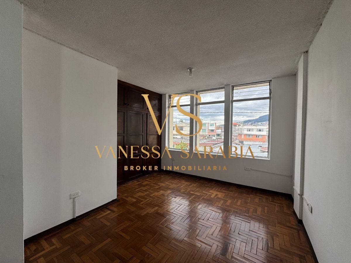 Casa Rentera de 526 m² con 12 Habitaciones en Venta en La Real Audiencia - Norte de Quito — imagen 3