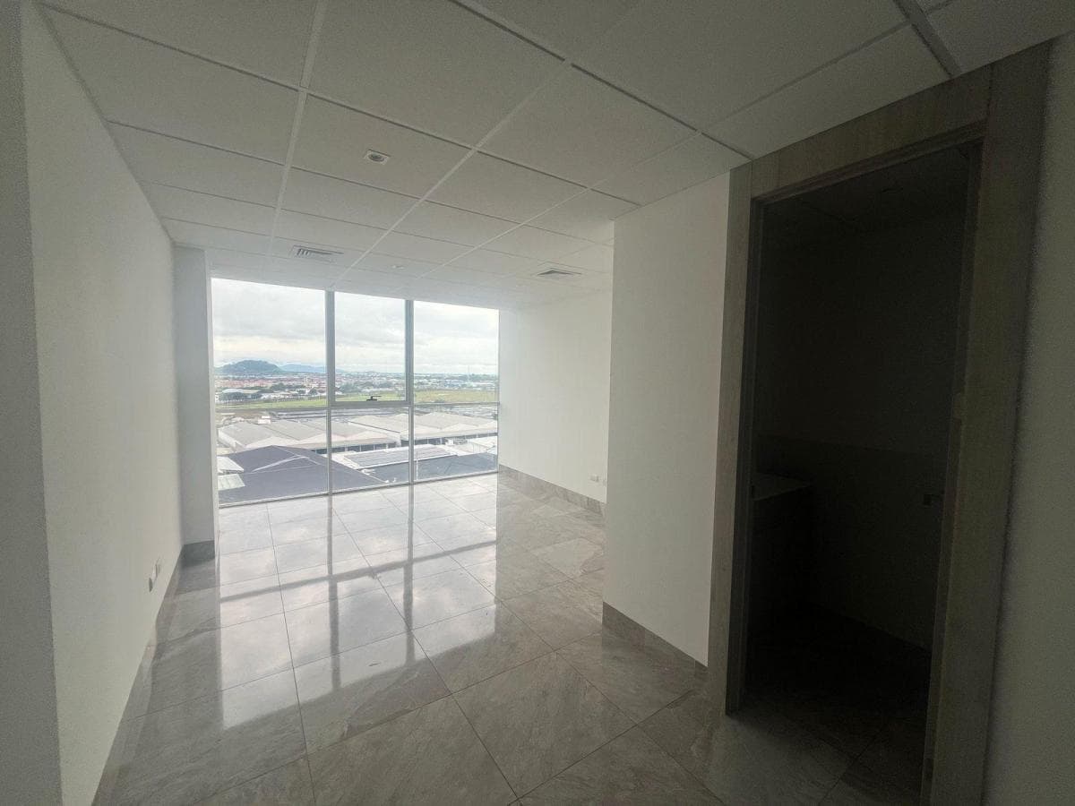 Alquilo Oficina Comercial en Platinum I en Ciudad Millenium, Guayas — imagen 10