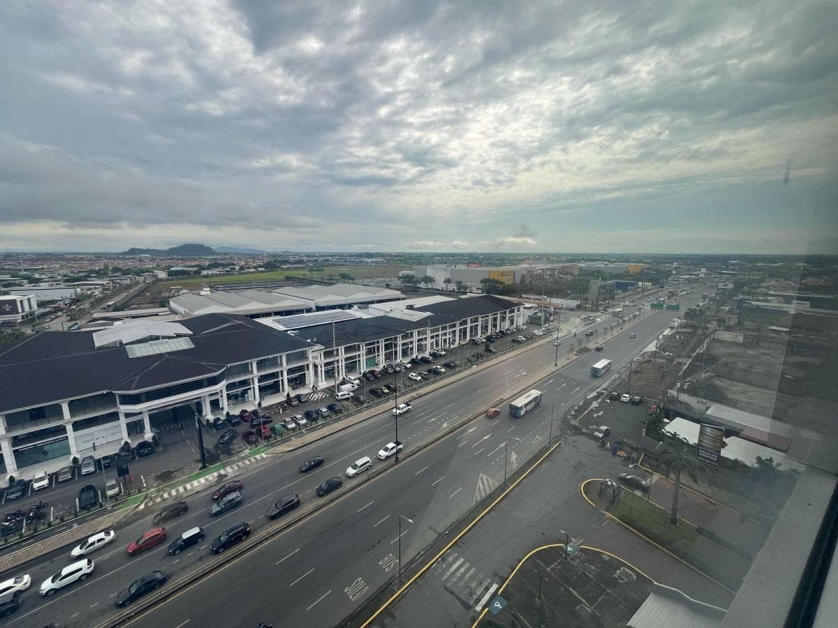 Alquilo Oficina Comercial en Platinum I en Ciudad Millenium, Guayas — imagen 9