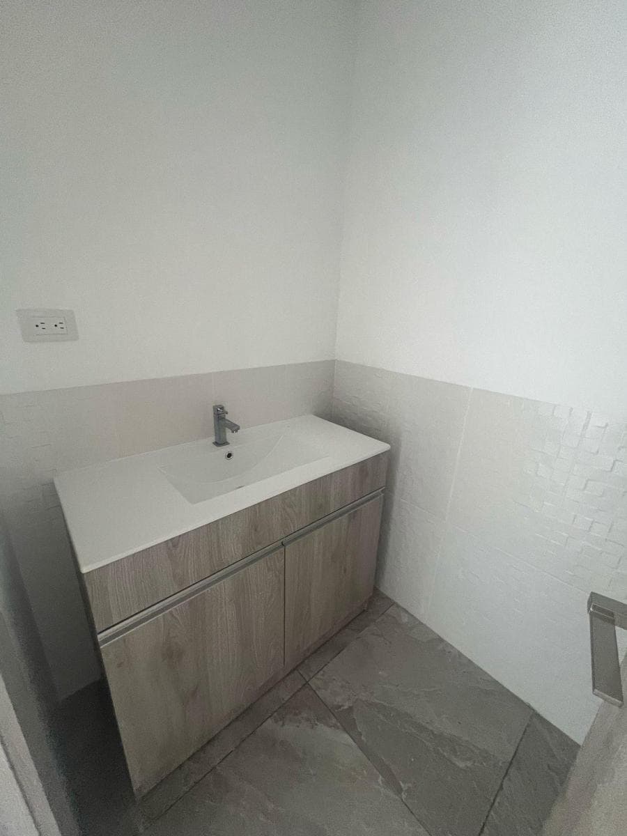Alquilo Oficina Comercial en Platinum I en Ciudad Millenium, Guayas — imagen 7