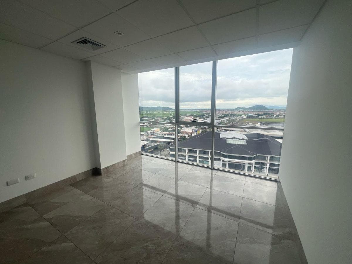 Alquilo Oficina Comercial en Platinum I en Ciudad Millenium, Guayas — imagen 4