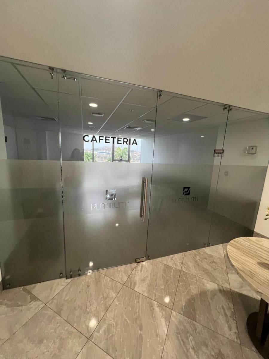 Alquilo Oficina Comercial en Platinum I en Ciudad Millenium, Guayas — imagen 2