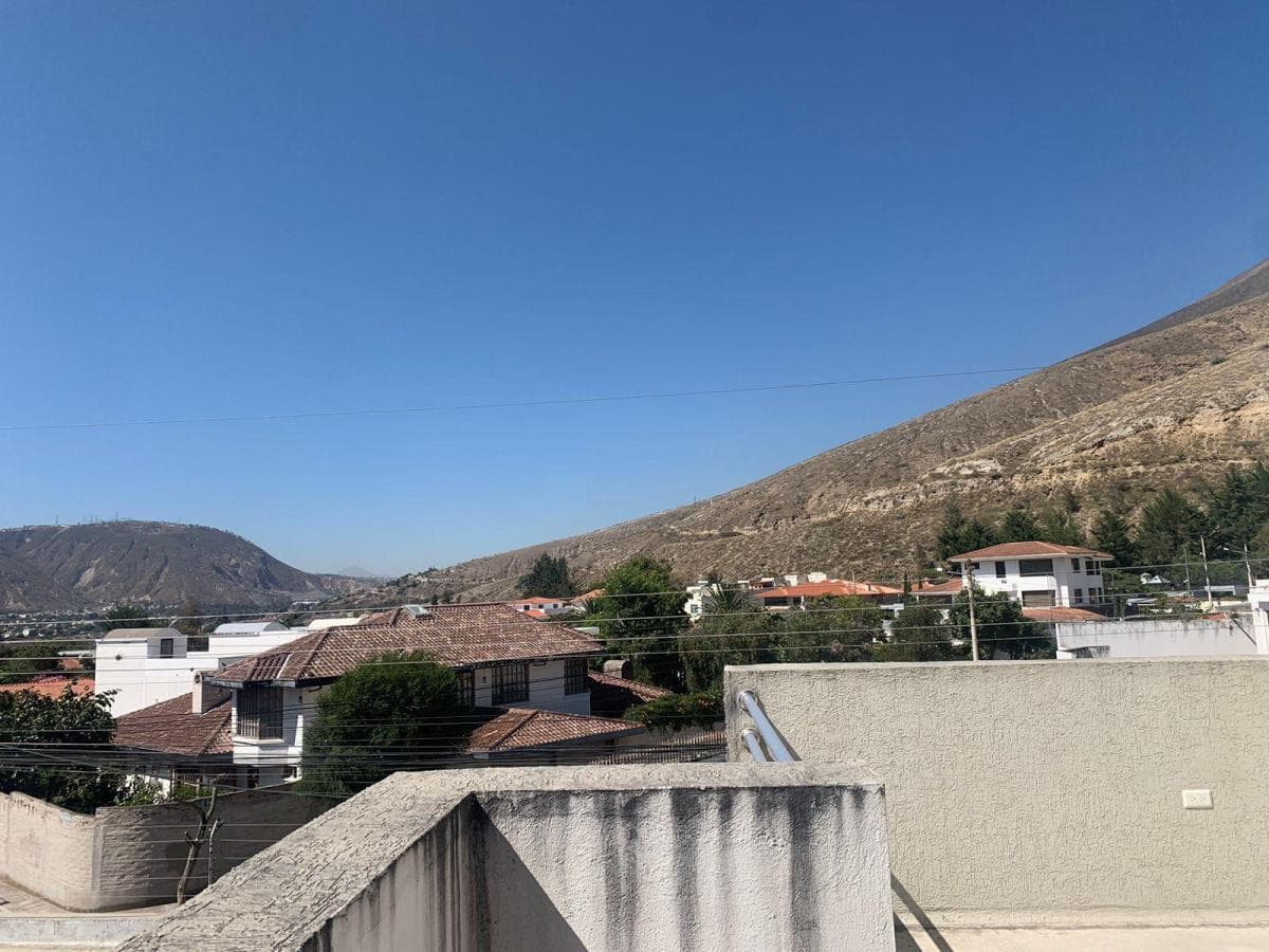 Mitad del Mundo Venta Casa en Dos Plantas, Dentro Urbanizacion, y Esta Dentro de un Conjunto — imagen 9
