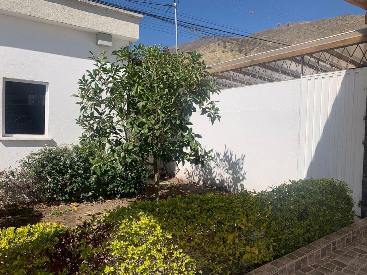 Mitad del Mundo Venta Casa en Dos Plantas, Dentro Urbanizacion, y Esta Dentro de un Conjunto — imagen 7