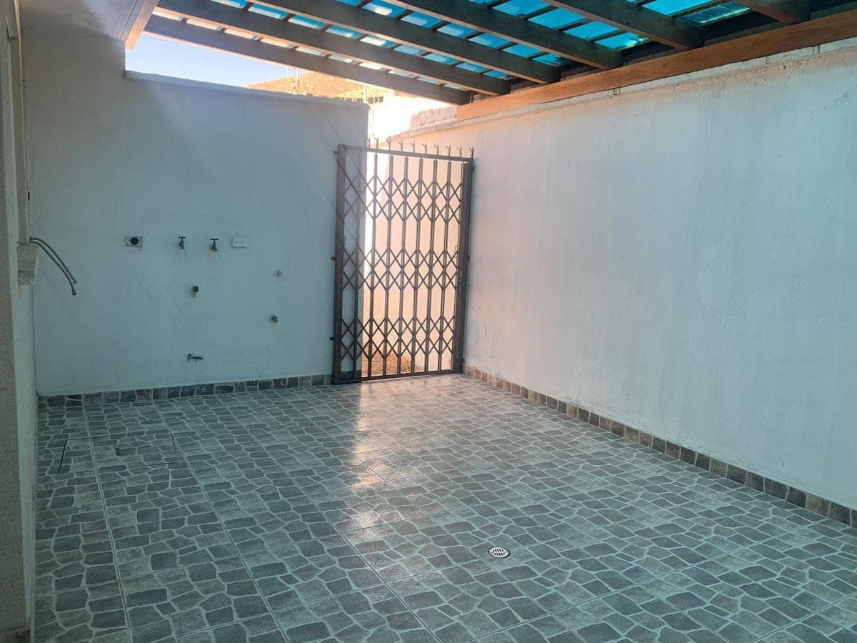 Mitad del Mundo Venta Casa en Dos Plantas, Dentro Urbanizacion, y Esta Dentro de un Conjunto — imagen 5