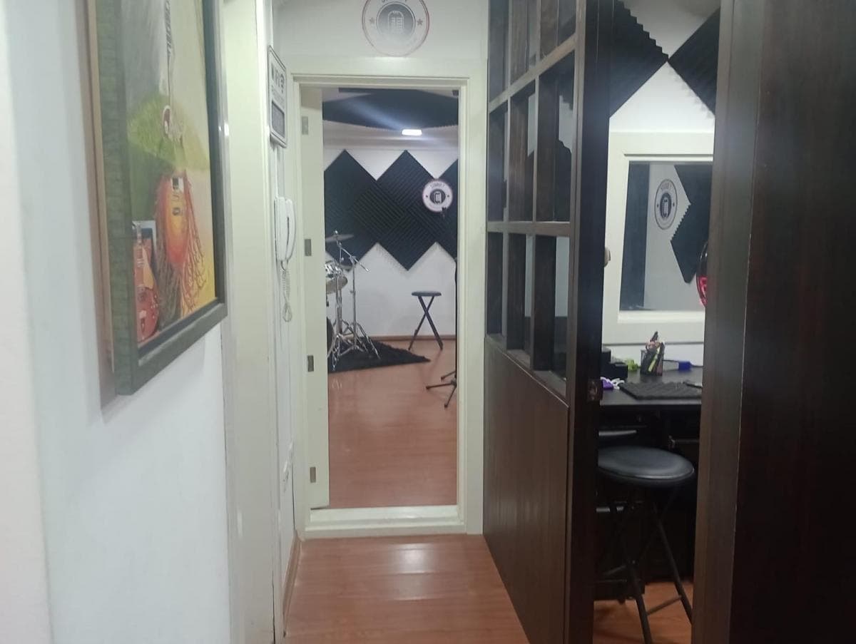 Venta Oficina Av 10 Agosto a Pocos Pasos de La Colón — imagen 8