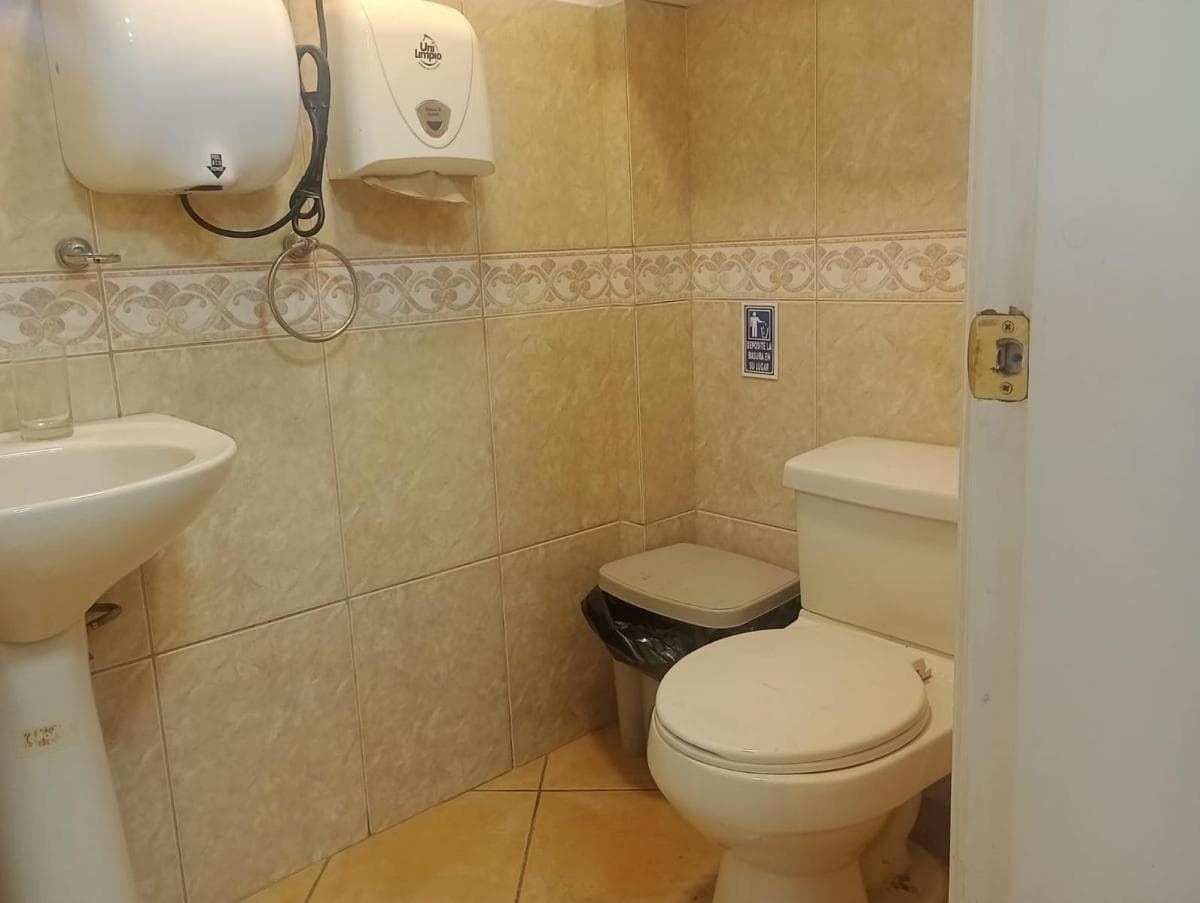 Venta Oficina Av 10 Agosto a Pocos Pasos de La Colón — imagen 4