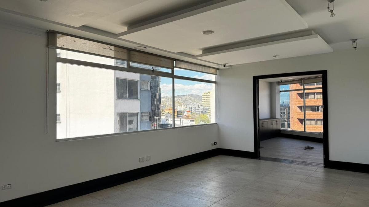 Oficina en Renta y Venta Centro Norte, Piso Alto con Vista San Iganacio y 12 de Octubre. Provincia de Pichincha — imagen 10