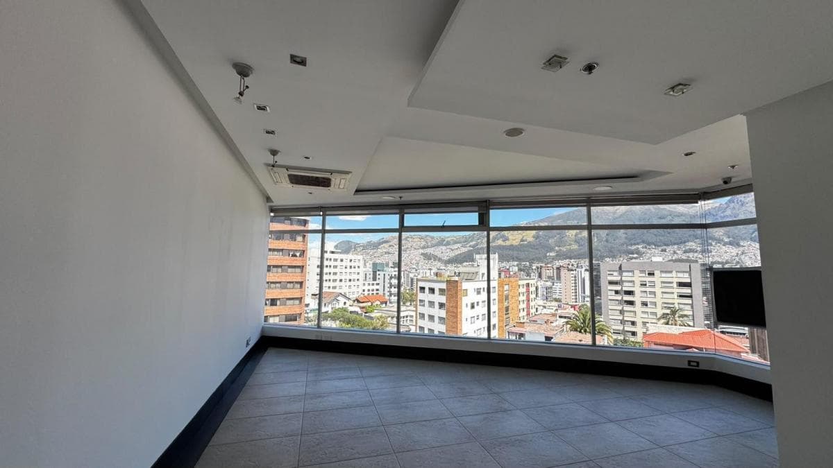 Oficina en Renta y Venta Centro Norte, Piso Alto con Vista San Iganacio y 12 de Octubre. Provincia de Pichincha — imagen 7