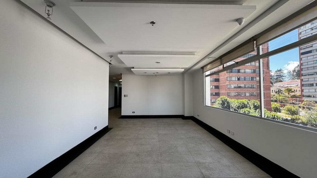 Oficina en Renta y Venta Centro Norte, Piso Alto con Vista San Iganacio y 12 de Octubre. Provincia de Pichincha — imagen 6