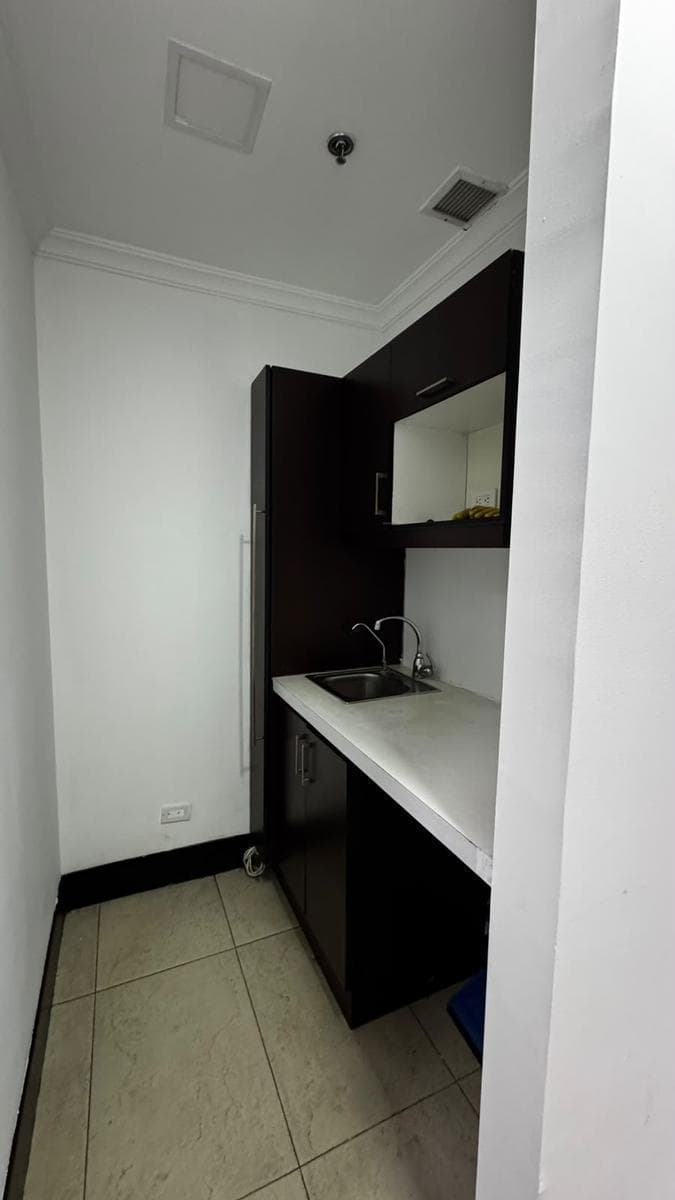 Oficina en Renta y Venta Centro Norte, Piso Alto con Vista San Iganacio y 12 de Octubre. Provincia de Pichincha — imagen 3