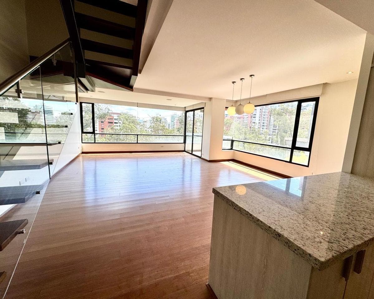 Departamento de Venta en El Sector de La Gonzalez Suarez — imagen 1