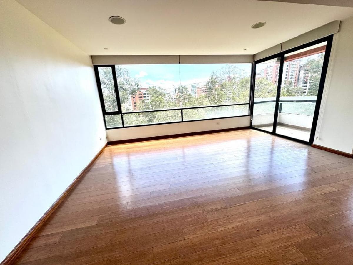 Departamento de Venta en El Sector de La Gonzalez Suarez — imagen 8