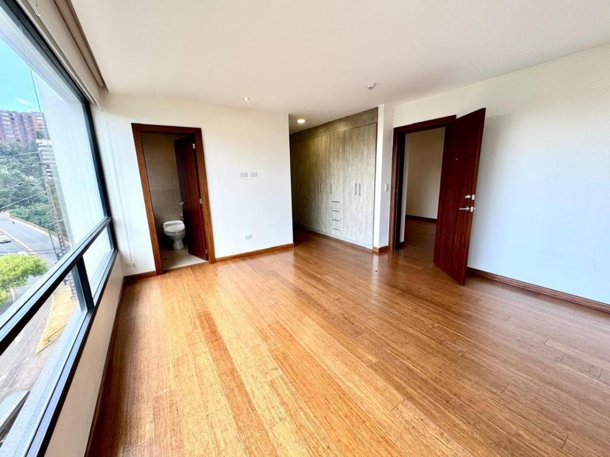 Departamento de Venta en El Sector de La Gonzalez Suarez — imagen 5
