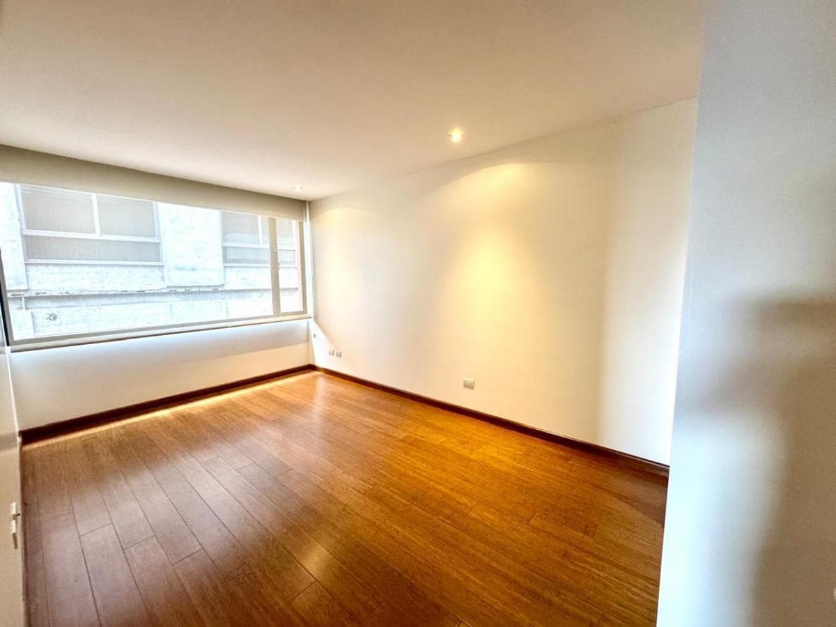 Departamento de Venta en El Sector de La Gonzalez Suarez — imagen 2