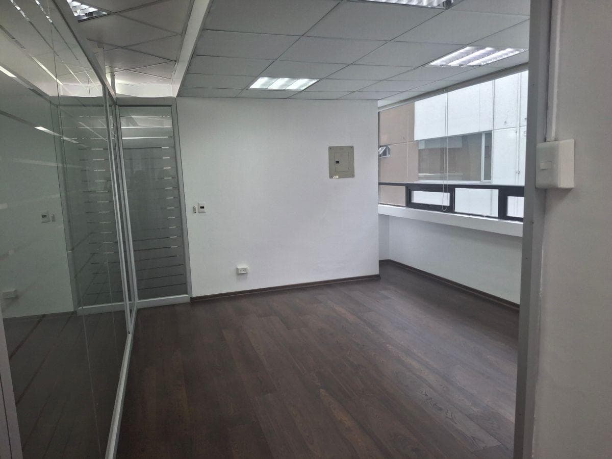Republica del Salvador, Oficina con 9 Ambientes, Vista, 3 Parqueos — imagen 2